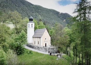 Die schönen Gotteshäuser und ihre Menschen im Unterengadin in einer Videoserie: Martina