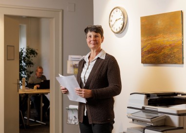 Menschen mit Schreibarbeiten zu helfen, hat Sandra Schäfers Sicht auf das Thema Migration verändert