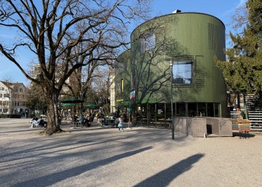 «Eine Mutter mit Kind, ein älterer Herr, ein Geflüchteter und ein Drogensüchtiger assen gemeinsam.» 