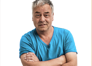 Der Bündner Comedian und Autor Rolf Schmid fühlt sich von seinem Glauben gefestigt und getragen.