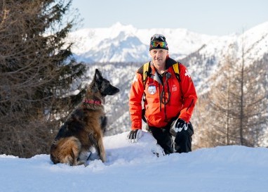 «Auf der Lawine braucht es keine Befehle. Mein Hund sucht fürs Leben gern.»