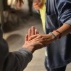 Helfende, die nicht rechtzeitig ihre Grenzen erkennen, entwickeln oft selber psychische Störungen.